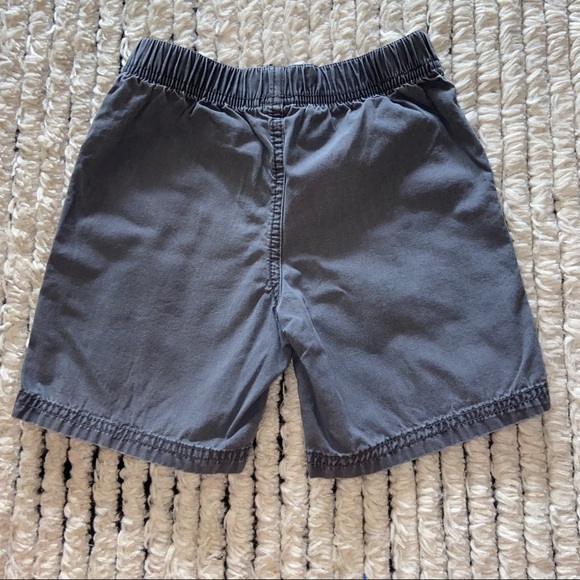 Boy shorts size 3T in grey - Picture 2 of 4